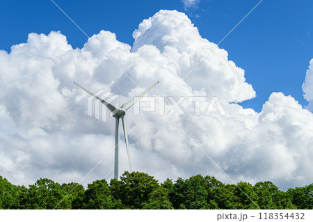 風車と入道雲　夏の風景　布引高原 118354432