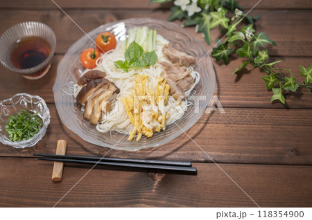 夏は爽やか素麺 118354900