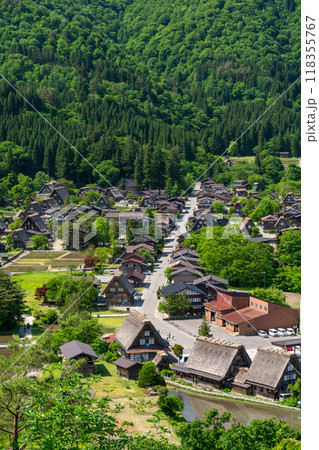 世界遺産 荻町城跡展望台から望む初夏の白川郷集落 世界遺産 荻町城跡展望台から望む初夏の白川郷集落 118355767