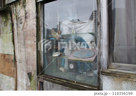 廃墟になったお店 118356199