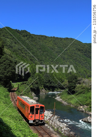 夏の長良川と長良川鉄道 118356756