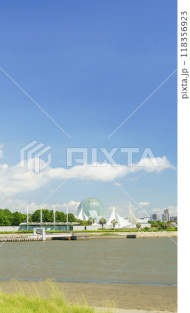 【東京都江戸川区】葛西臨海公園・水上バス発着場周辺(葛西海浜公園側から見た風景) 118356923