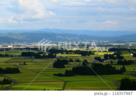 花巻八景 円万寺観音山から見る秋の水田地帯  118357987