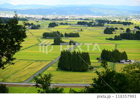 花巻八景 円万寺観音山から見る秋の水田地帯  118357991