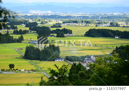 花巻八景 円万寺観音山から見る秋の水田地帯  118357997