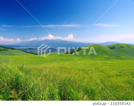 霧ヶ峰の草原とカボッチョ山 霧ヶ峰の草原とカボッチョ山 118358142