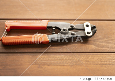 使い込まれた切断工具ハンディーカッター 使い込まれた切断工具ハンディーカッター 118358306