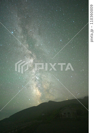 北の秘境 知床峠から昇る雄大な天の川 北の秘境 知床峠から昇る雄大な天の川 118360809