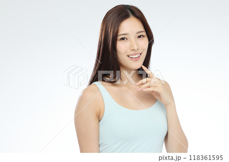 若い女性のポートレート 118361595