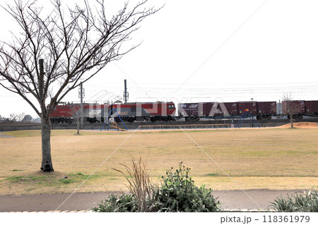 福岡県遠賀町にあるJR鹿児島本線に隣接する今古賀中央公園 118361979