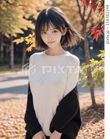 秋の紅葉の風景と笑顔の若い女性 118362144