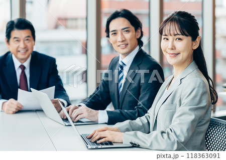会議 撮影協力:学校法人電波学園 東京電子専門学校 会議 撮影協力:学校法人電波学園 東京電子専門学校 118363091
