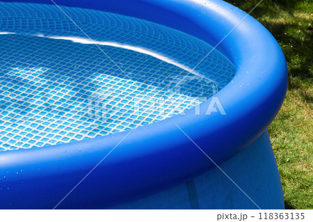 Blue inflatable pool 118363135