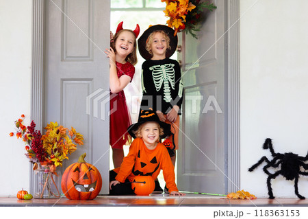 Kids trick or treat. Halloween fun for children. Kids trick or treat. Halloween fun for children. 118363153