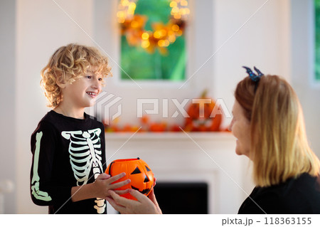 Kids trick or treat. Halloween fun for children. 118363155