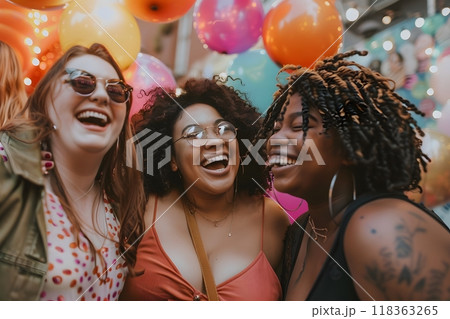 People with different body types confidently enjoy life 118363265