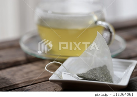 三角ティーバッグで淹れたホット緑茶 118364061