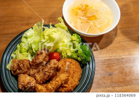 揚げ物三昧とヘルシースープ 118364069