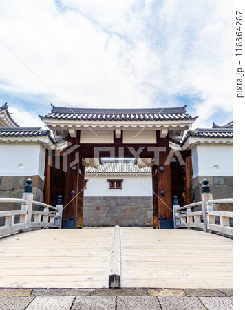 美しく厳かな駿府城址の景色　東御門橋 118364287