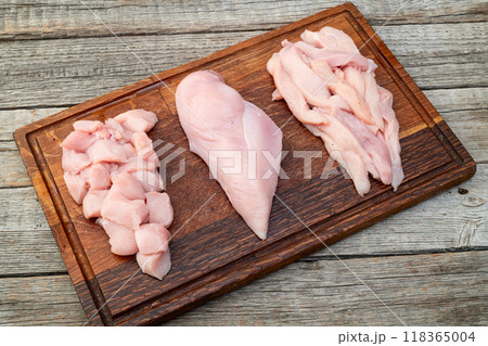 Raw chicken meat fillet ( breast ) Various of cutting in form slice and cube 118365004