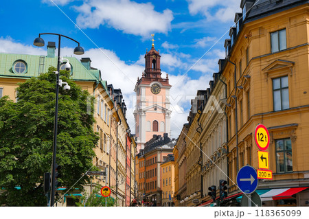 スウェーデン ストックホルム大聖堂がそびえ立つ旧市街、ガムラスタンの街並み スウェーデン ストックホルム大聖堂がそびえ立つ旧市街、ガムラスタンの街並み 118365099