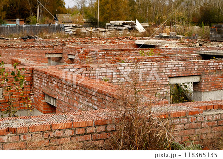 The brick base of the house. Construction of new housing. Long construction. The brick base of the house. Construction of new housing. Long construction. 118365135