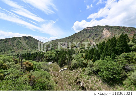 【熊本】阿蘇山の麓に広がる雄大な景色。目的地までのドライブも絶景、放牧された牛たちも可愛かったです。 118365321
