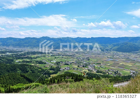 【熊本】阿蘇山の麓に広がる雄大な景色。目的地までのドライブも絶景、放牧された牛たちも可愛かったです。 118365327