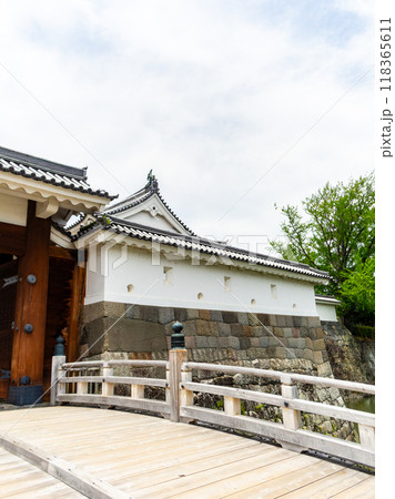 美しく厳かな駿府城址の景色　東御門橋 118365611