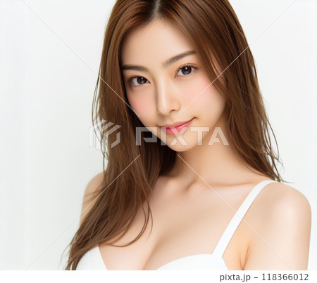 白い水着の美女 118366012