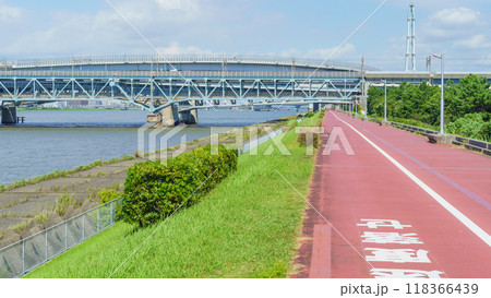 【東京都江戸川区】荒川健康の道と京葉線荒川橋梁 118366439
