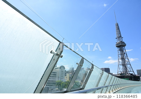 オアシス21の屋上から見える名古屋テレビ塔　中部電力MIRAITOWER 118366485