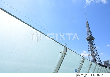 オアシス21の屋上から見える名古屋テレビ塔　中部電力MIRAITOWER 118366488