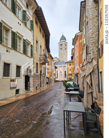 北イタリアの古都トレントの美しい街並み 北イタリアの古都トレントの美しい街並み 118367098