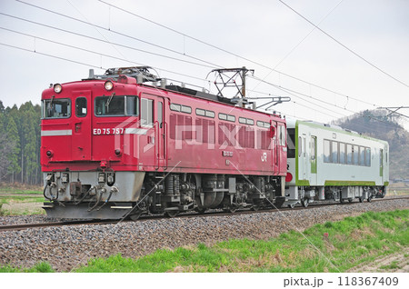 東北本線　久田野ー白河　JR東日本　ED75-757（仙台）＋キハ110-219（高崎） 118367409