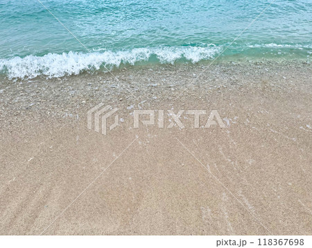 朝のおだやかな波 118367698