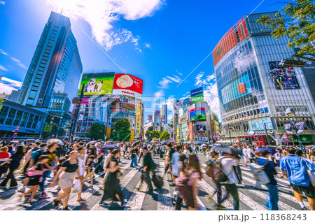 日本の東京都市景観 秋祭り…インバウンド続く…外国人観光客らで賑わう渋谷。109前は通行止め=15日 日本の東京都市景観 秋祭り…インバウンド続く…外国人観光客らで賑わう渋谷。109前は通行止め=15日 118368243