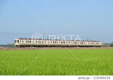 両毛線 小山ー思川 JR東日本 107系 R7+R17編成(高崎) 両毛線 小山ー思川 JR東日本 107系 R7+R17編成(高崎) 118369259