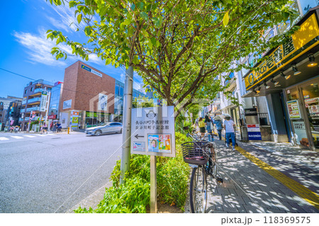 日本の東京都市景観 猛烈な暑さ続く…。東急電鉄　桜新町駅前などを望む＝令和6年9月15日 118369575