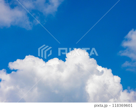 青空に浮かぶ雲 青空に浮かぶ雲 118369601