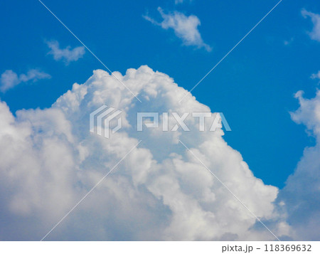 青空に浮かぶ雲 118369632