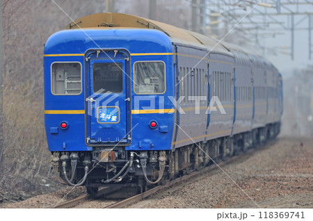 千歳線　植苗　JR北海道　24系（札幌）　オハネフ25-0　北斗星　 118369741