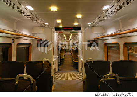 スウェーデン ストックホルムとアーランダ国際空港を結ぶ鉄道、アーランダエクスプレスの車内 スウェーデン ストックホルムとアーランダ国際空港を結ぶ鉄道、アーランダエクスプレスの車内 118370709