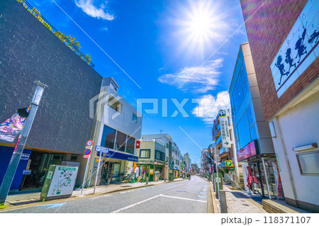 日本の東京都市景観 猛烈な暑さ続く…。東急電鉄　桜新町駅前などを望む＝令和6年9月15日 118371107