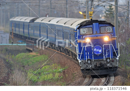 千歳線 北広島ー島松 JR北海道 DD51-1083(函館)+JR東日本 24系(尾久) 北斗星 千歳線 北広島ー島松 JR北海道 DD51-1083(函館)+JR東日本 24系(尾久) 北斗星 118371546