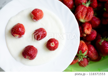 semolina porridge in a plate with strawberry pieces, top view 118371553