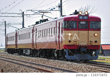 函館本線　岩見沢ー峰延　JR北海道　711系　S-110編成（札幌） 118371672