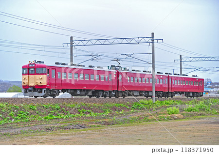 函館本線　岩見沢ー峰延　JR北海道　711系　S-110編成（札幌） 118371950