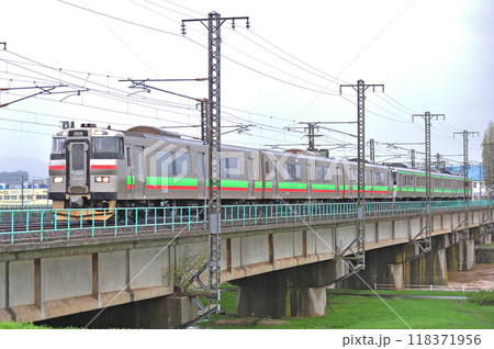 函館本線　苗穂ー白石　JR北海道　731系　G-106編成＋721系　F-3021編成（札幌） 118371956