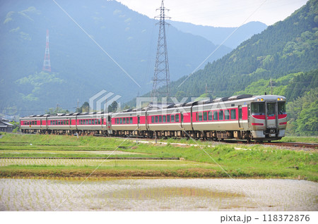 播但線 長谷ー寺前 JR西日本 キハ189系 H6+H7編成(京都) はまかぜ 播但線 長谷ー寺前 JR西日本 キハ189系 H6+H7編成(京都) はまかぜ 118372876